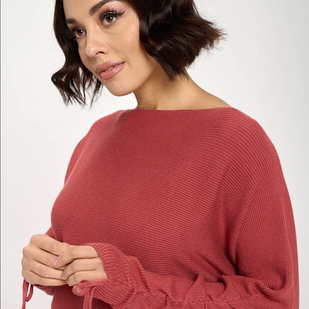 RUST- BOAT NECK RUCHED SLEEVES SWEATER